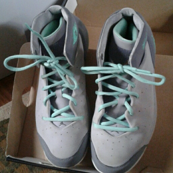 Jordan Carmelo basketball sneakers - Picture 2 of 7